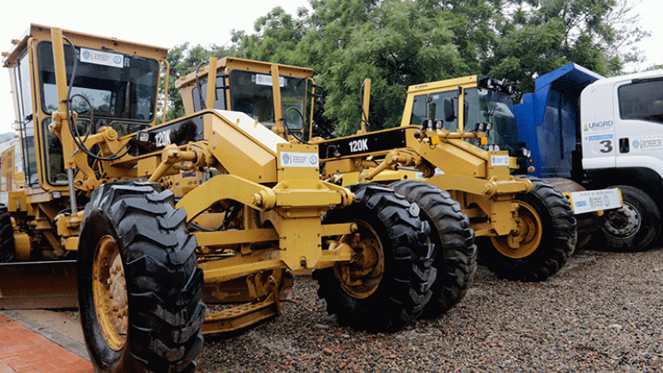 La maquinaria amarilla entregada por el gobierno departamental a los alcaldes permitirá reparar las vías secundarias afectadas por efecto de las lluvias. / Fotos Luis Alfredo Estévez 