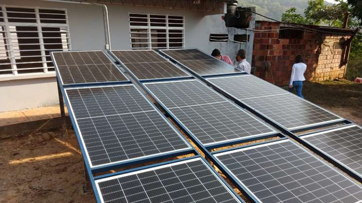 El proyecto tiene un 80% de avance y cuenta con 9 paneles solares que generan 3.800w
