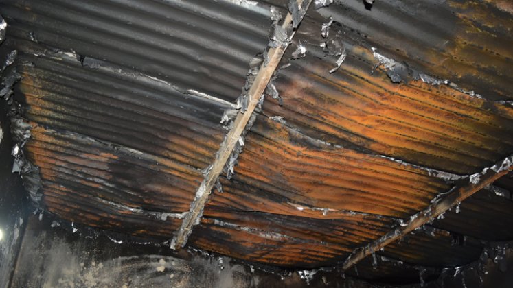 Las láminas de zinc del techo se derritieron.