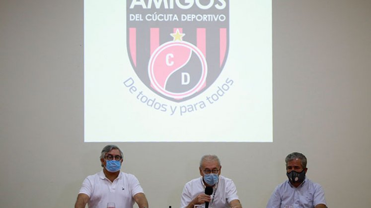 Arturo Acosta, liquidador; Jairo Yáñez, alcalde la ciudad y Jorge Luis Pinto, presidente de la fundación