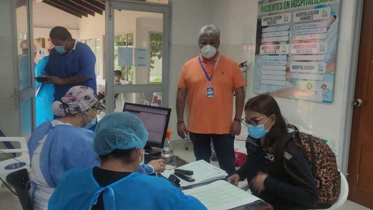 El director del IDS, Carlos Martínez, ha monitoreado todo el proceso de vacunación en el departamento. 