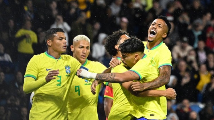 Selección brasileña de fútbol cierra su preparación al Mundial ante Túnez.
