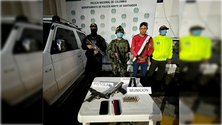 'El Colombiano' fue capturado en un vehículo robado con dos armas de fuego y cerca de 20 cartuchos. 