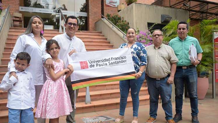 El politólogo Fabio Torres oficializó su candidatura a la rectoría d ela UFPS/Foto Pablo Castillo