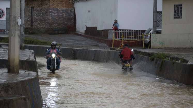 Fuerte aguacero inundó las calles de Cúcuta