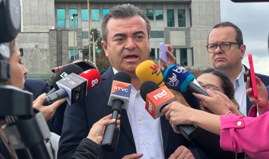 López se presentó en el búnker de la Fiscalía para declarar sobre el escándalo de los carrotanques. / Foto: Colprensa