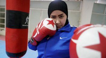 Boxeadoras en Irak intentan  ‘noquear’ los prejuicios y tabúes