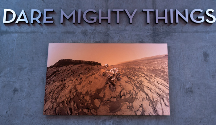 Las dos primeras imágenes difundidas el jueves poco después de que la nave se posara en Marte fueron fotos de baja resolución en blanco y negro. / Foto: AFP 
