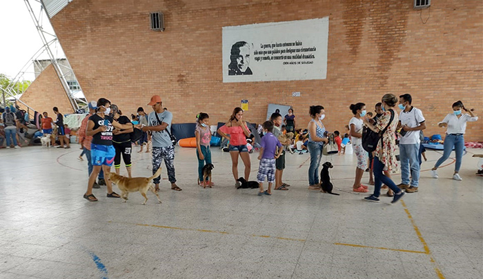 En el colegio Gabriel García Márquez se habilitó un albergue provisional. 