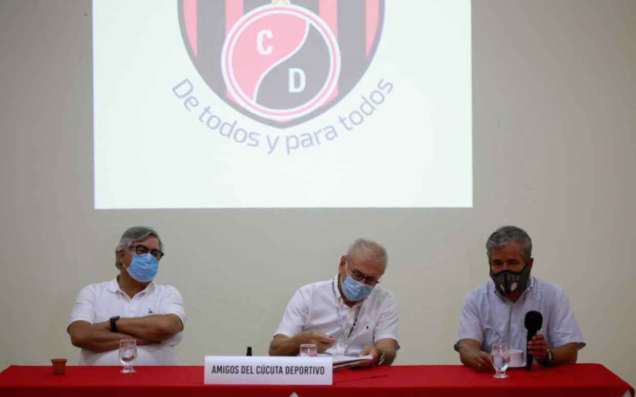 Arturo Acosta Villaveces, Jairo Yáñez y Jorge Luis Pinto. Foto: Juan Pablo Cohen/La Opinión 