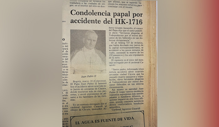 El papa Juan Pablo II lamentó lo ocurridó desde el Vaticano.
