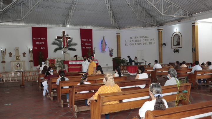 Comenzó la Semana Santa. Parroquia Nuestra Señora de la Paz, en Montebello, Los Patios. / Foto: Alfredo Estévez