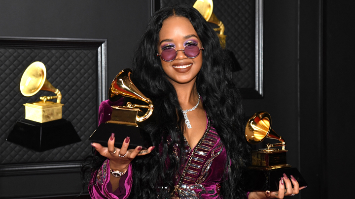 H.E.R. ganó el premio Grammy 2021 a la Mejor Canción del Año 
