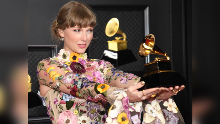 Taylor Swift es la primera mujer que gana tres veces el Grammy a álbum del año.
