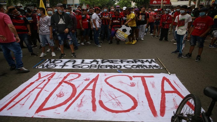 Los hinchas del Cúcuta Deportivo lideran junto a los estudiantes las protestas.