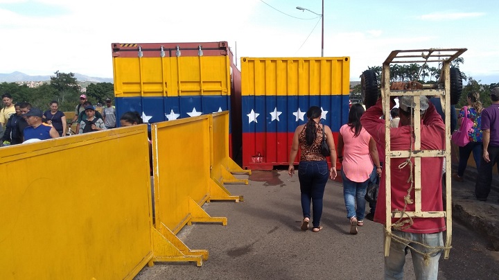 Para los representantes gremiales, el bloqueo de los pasos internacionales con Venezuela sigue impactando de manera negativa la economía./ Foto La Opinión