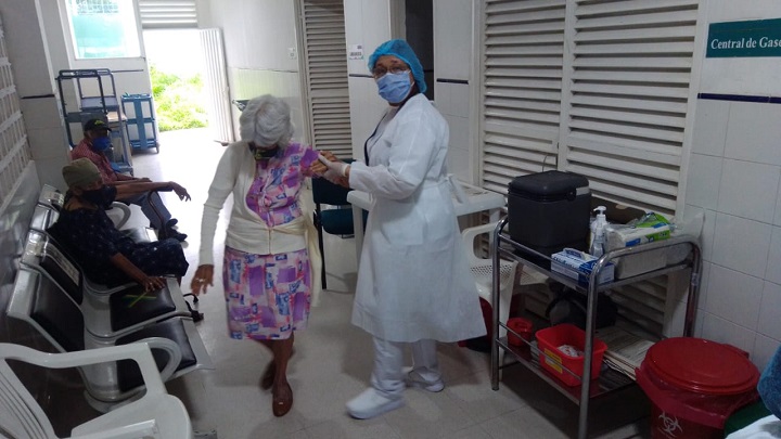 Imsalud ya inmunizó con la segunda dosis contra el coronavirus al 13% de los adultos mayores que recibieron la primera vacuna en Cúcuta./FOTO: Cortesía para La Opinión