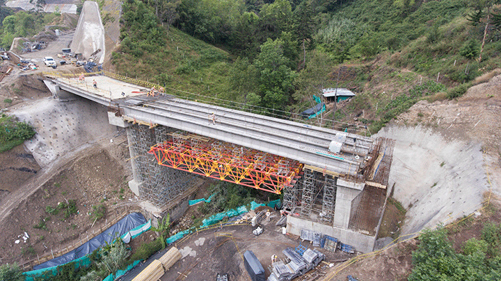 En la construcción del proyecto de la doble calzada Pamplona-Cúcuta serán construidos 22 viaductos, muchos de los cuales cruzan el río Pamplonita./ Foto Luis Alfredo Estévez / La Opinión