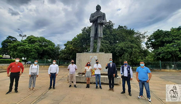 Homenaje en la estatua del General Francisco de Paula Santander exactamente en el extremo del templo Histórico que se encuentra en la Autopista San Antonio, en el municipio Villa Del Rosario.