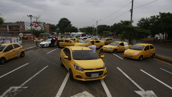 Así luce la avenida Arnulfo Briceño debido a las protestas de los taxistas.