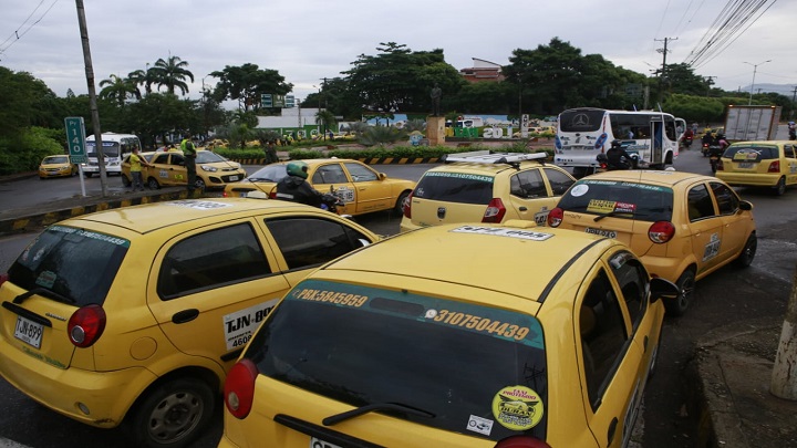 Los taxistas exigieron el control inmediato de la piratería en la ciudad.
