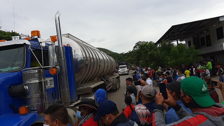 Los vehículos de carga pesada salieron sobre la vía que conduce a Cúcuta.