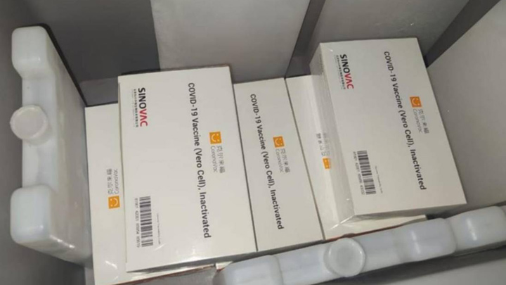 Las 41 dosis del laboratorio Sinovac hurtadas pertenecían al lote 202103045. También se llevaron igual número de carnets de vacunación. / Foto: El Universal