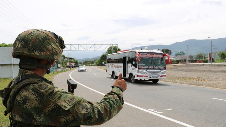 La Trigésima Brigada del Ejército está presente en las vías de Norte de Santander para cuidar a los viajeros.