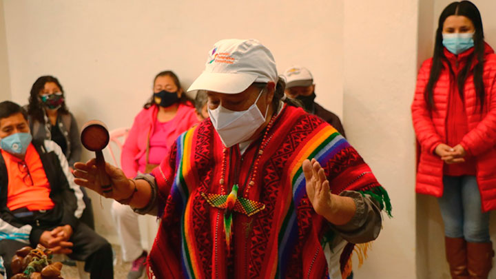 Vacunación a las comunidades indígenas en Colombia.