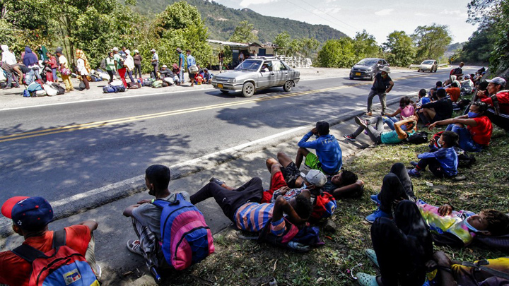 Cerca del 60% de los más de 5,4 millones de migrantes venezolanos no tienen papeles. Y la mayoría, unos 1,7 millones, vive en Colombia, por delante de Perú, Chile y Ecuador, según el sitio Frontera Viva. / Foto: AFP