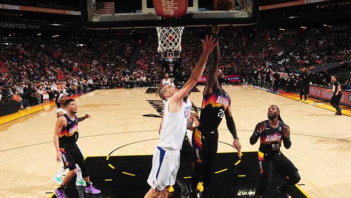 los Phoenix Suns se adelantaron en el primer juego de la NBA frente los Ángeles Clippers.