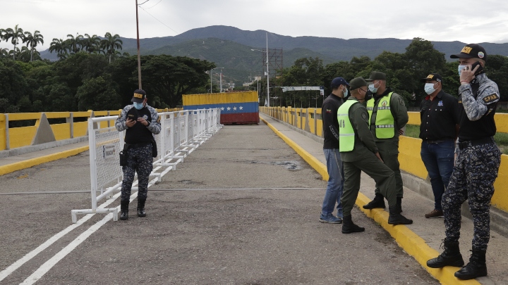 Autoridades venezolanas mantienen la frontera cerrada.