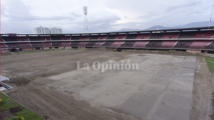 El estadio General Santander es propiedad de la Gobernación pero, por medio de un comodato, es administrado por el Instituto Municipal para la Recreación y el Deporte (IMRD).
