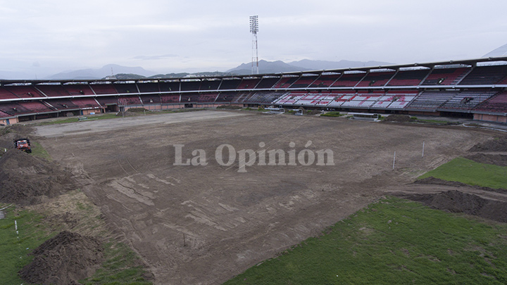 La última vez que el estadio General Santander recibió el cambio de gramado fue en 2012, de cara a los Juegos Nacionales.