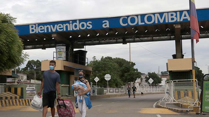 De un solo lado, el colombiano, se abrió la frontera con Venezuela./Foto Alfredo Estévez