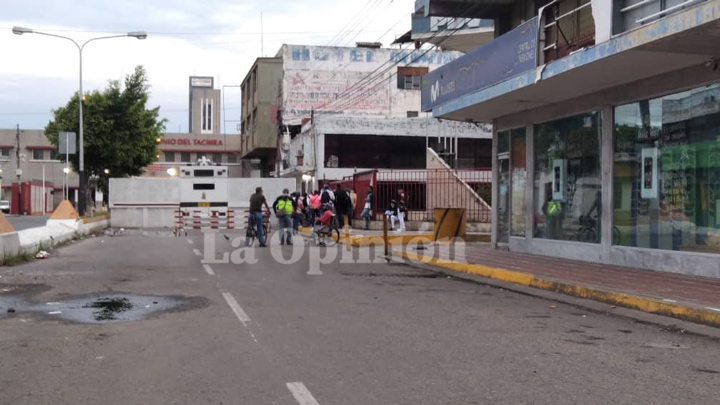 Las autoridades venezolanas hicieron presencia de manera masiva en este sector de San Antonio del Táchira.