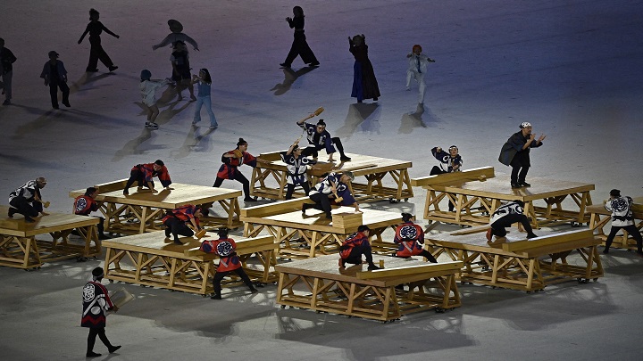 Los bailarines actúan durante la ceremonia de apertura de los Juegos Olímpicos de Tokio 2020./Foto: AFP