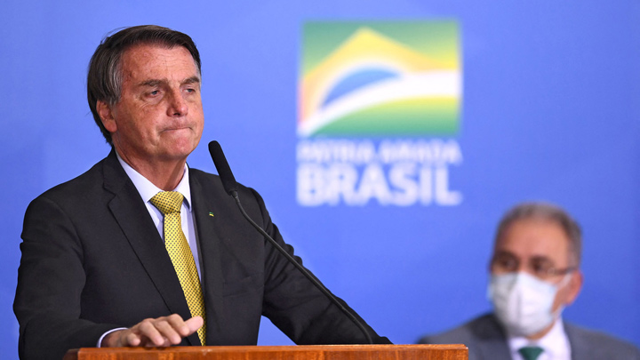 La Fiscalía instauró este viernes una investigación sobre acusaciones formuladas contra el presidente Jair Bolsonaro por sospechas de que no denunció una tentativa de corrupción en la compra de la vacuna india anticovid Covaxin. / Foto: AFP