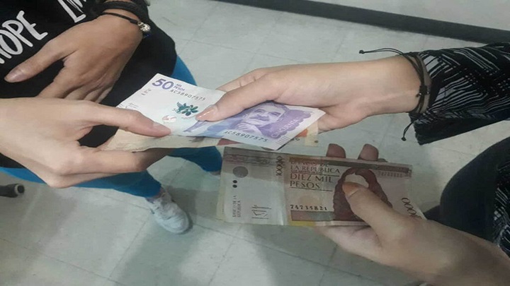 Más del 90% por ciento de las transacciones en el Táchira se hacen en pesos, el resto se distribuye en compras con dólares en efectivo o a través de giros digitales. / Foto Cortesía.