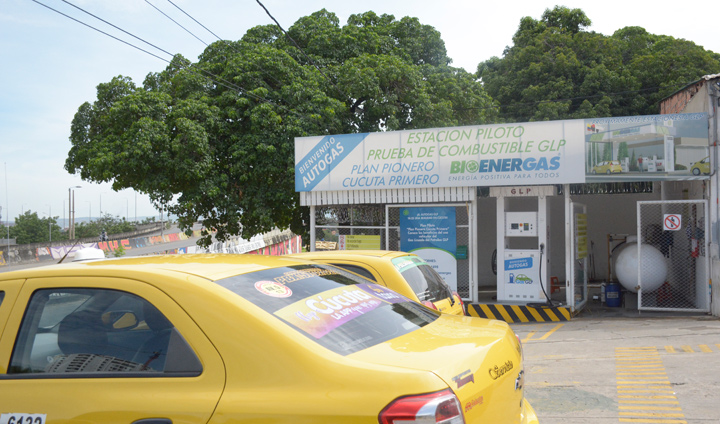 Desde hace unos  meses, se viene desarrollando un plan piloto con el uso del Gas Licuado de Petróleo (GLP), liderado por la empresa Bionergas y que ha involucrado a 20 taxistas. / Foto: Leonardo Favio Oliveros