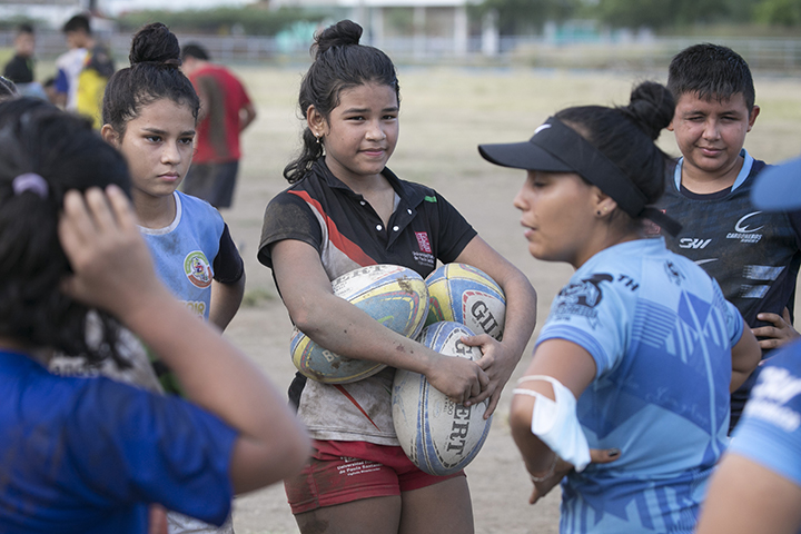 Arely Rico, entrenadora de Carboneros, se encarga de chicas y grandes en su formación. Foto: @juanpcohen