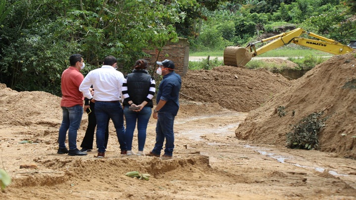 Un equipo técnico adelanta la remoción de escombros en las zonas afectadas por el invierno en Ocaña.