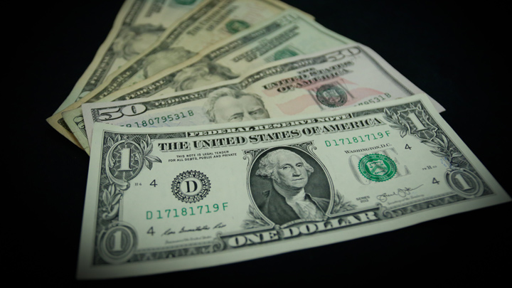 El dólar cerró a $3.949,35 en promedio, lo cual representó un aumento de $38,54 frente a la Tasa Representativa del Mercado (TRM) que para la jornada de hoy se ubicó en $3.910,81. / Foto: Colprensa