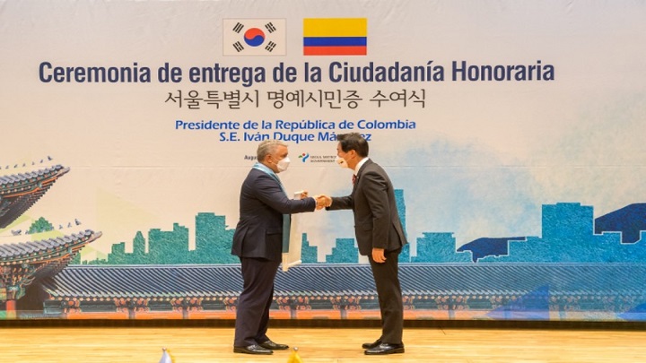 El presidente de la República, Iván Duque recibió el reconocimiento de ciudadano honorario por parte de la Alcaldía de Seúl. / Colprensa