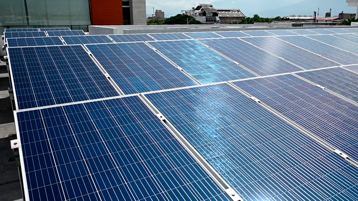 Un edificio en las instalaciones de CENS, se alimenta exclusivamente de energía solar/ Foto: Jorge Gutiérrez