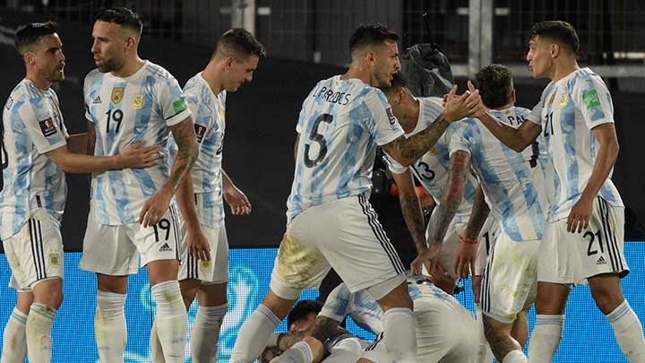 Con una buena de Lionel Messi, Argentina se quedó con el clásico del Río de La Plata en las eliminatorias suramericanas al vencer a Uruguay.