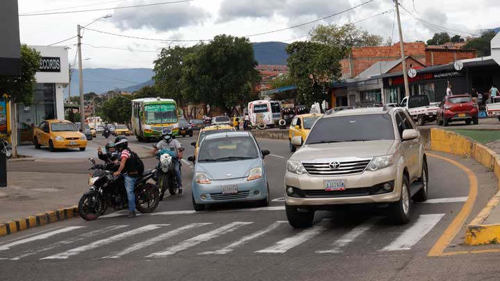 Carros venezolanos en Cúcuta 