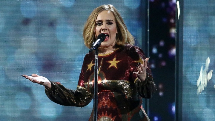  Adele lanza su single de regreso 'Easy On Me'