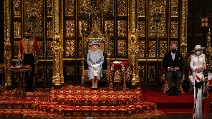 En duda la salud de la reina Isabel II