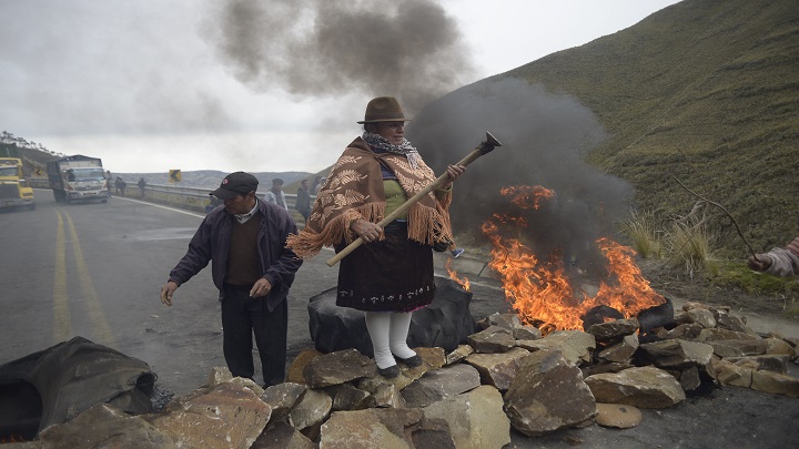 El poderoso movimiento indígena de Ecuador cerró algunas vías. / AFP